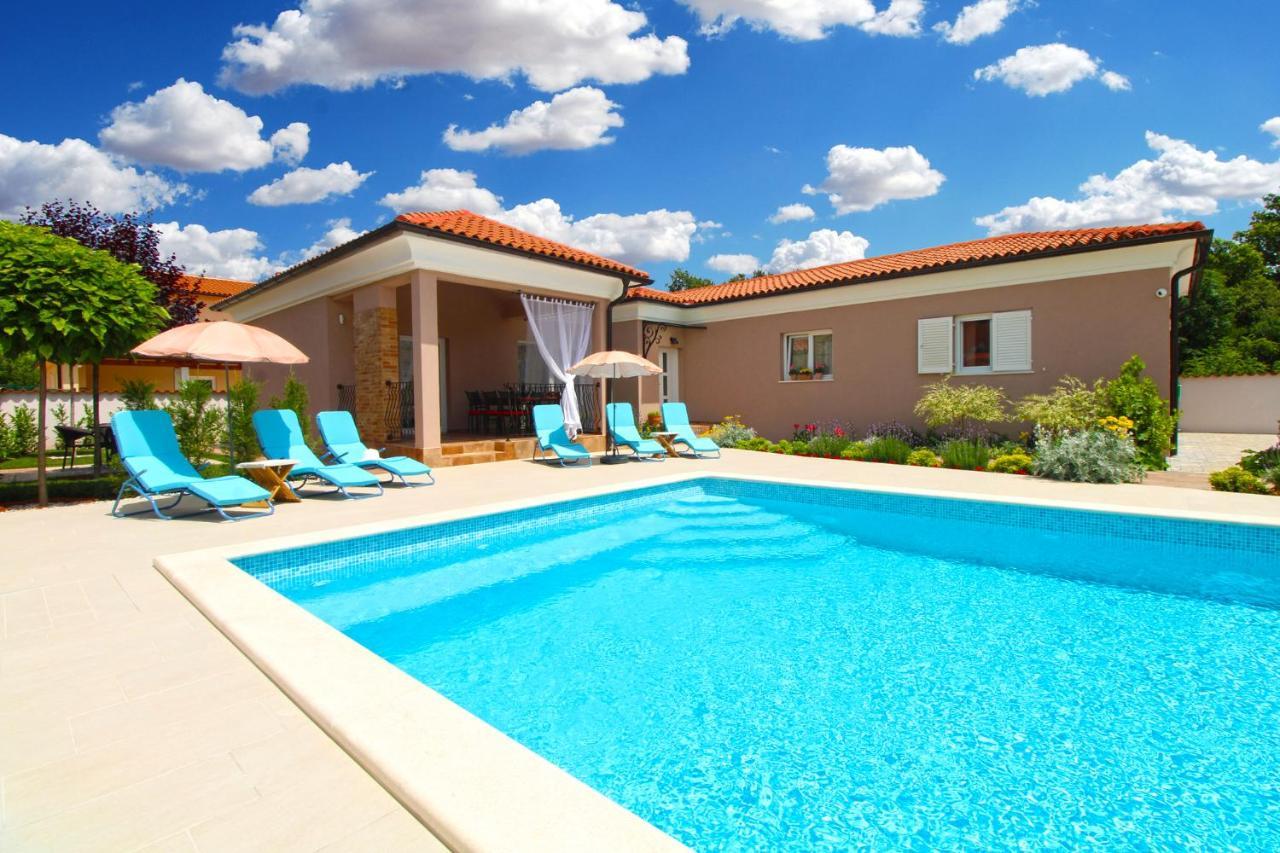 Villa Olgica 2269 Пула Екстериор снимка